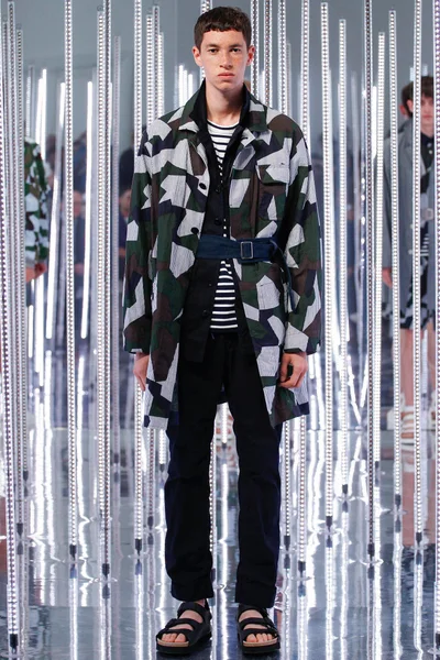 Look 19